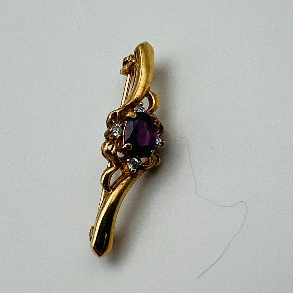 Unbranded vintage brooch